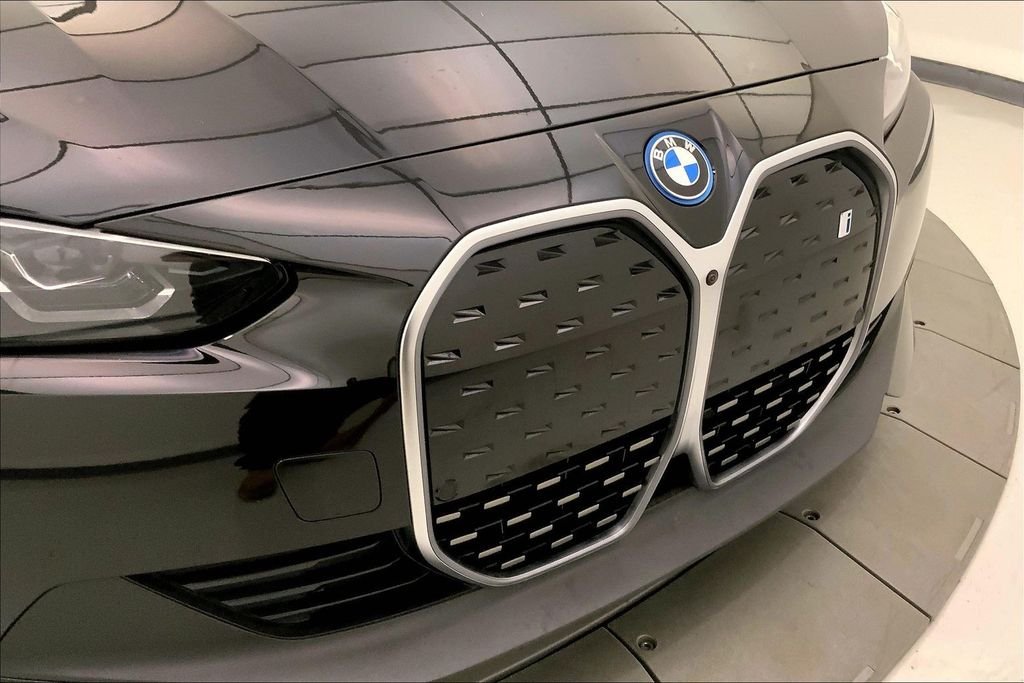 Used 2023 Black Sapphire Metallic BMW  image 28