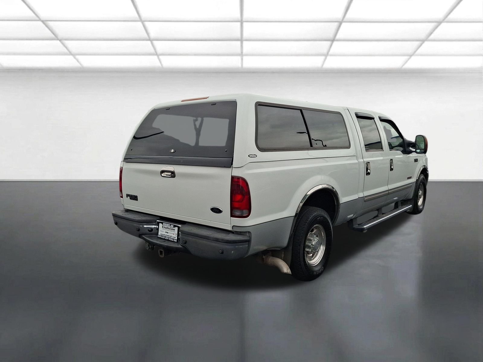 Used 2004 White Ford XL image 3