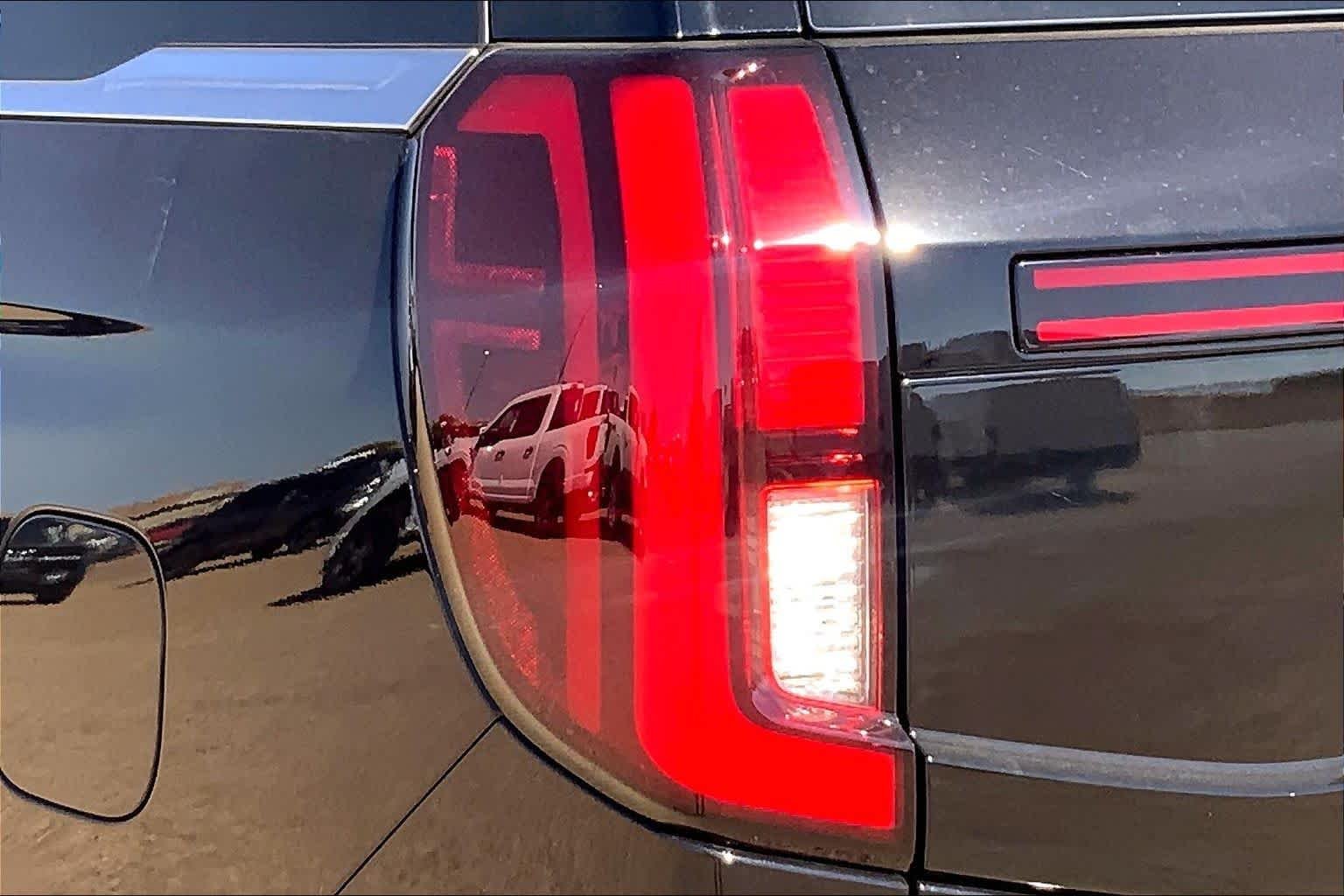 New 2027 Agate Black Metallic Ford Platinum image 14