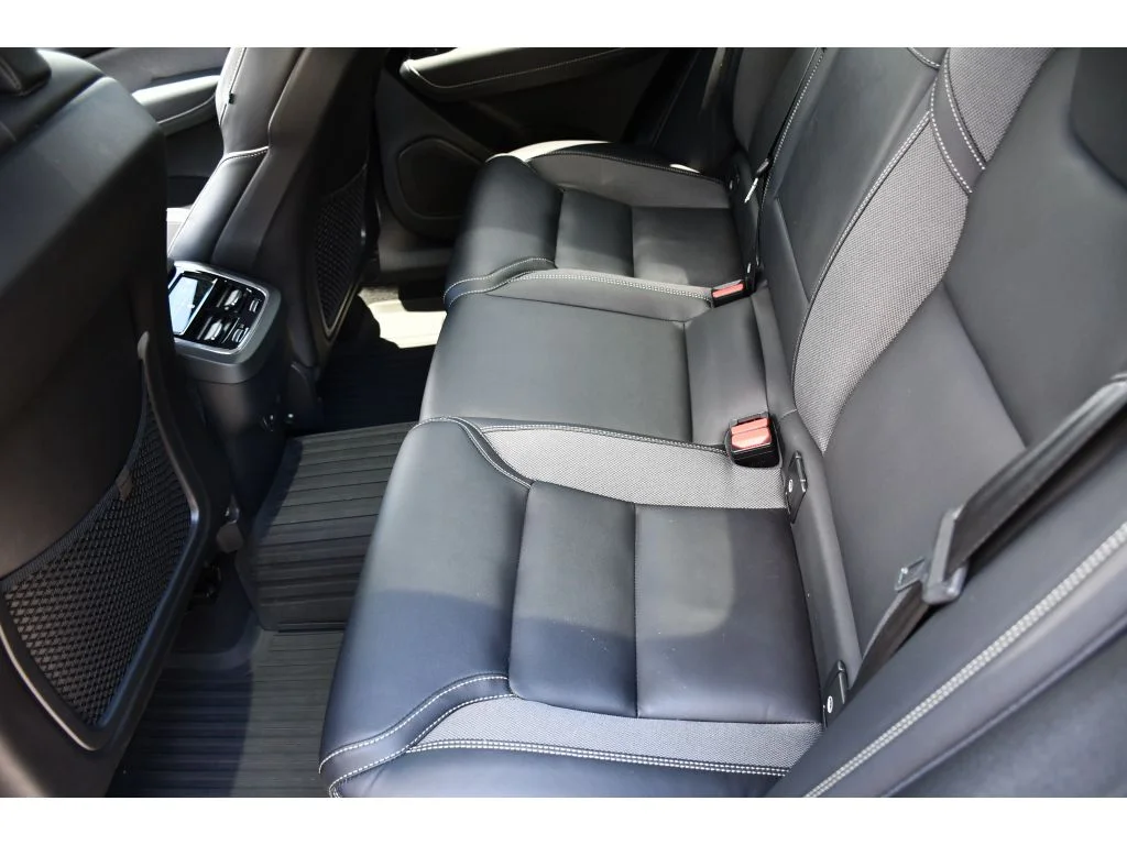 Used 2022 Platinum Grey Metallic Volvo R-Design image 16