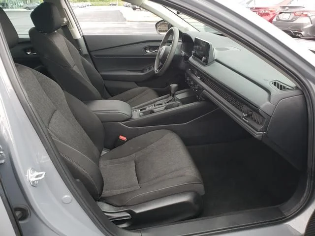 Used 2025 Gray Honda SE image 17