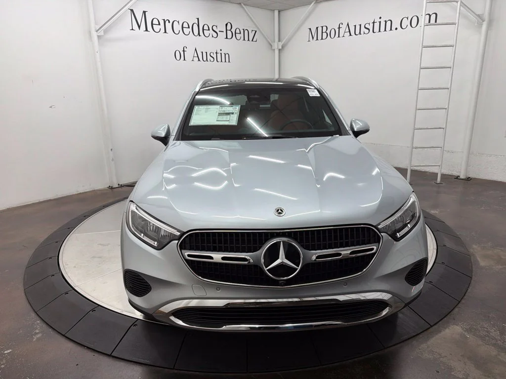 New 2027 Silver Mercedes-Benz GLC 300 image 2
