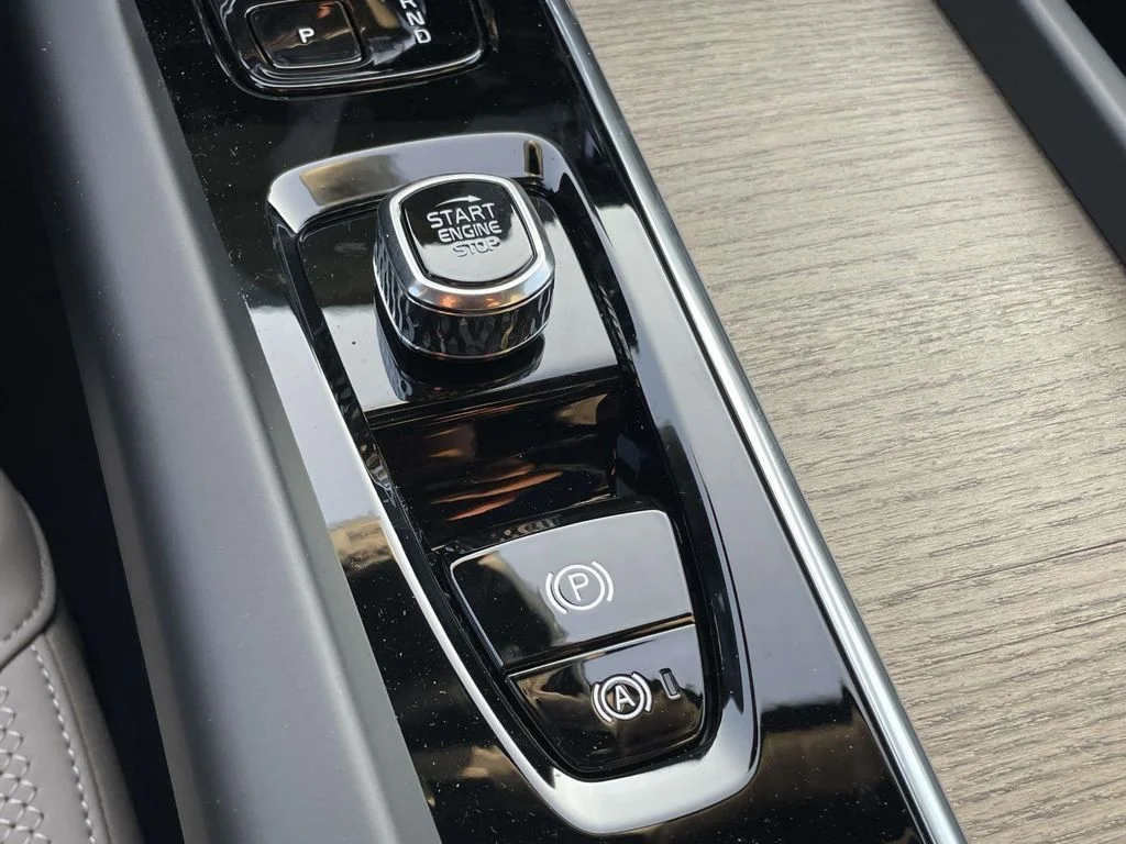 New 2026 Aurora Silver Volvo Plus image 22