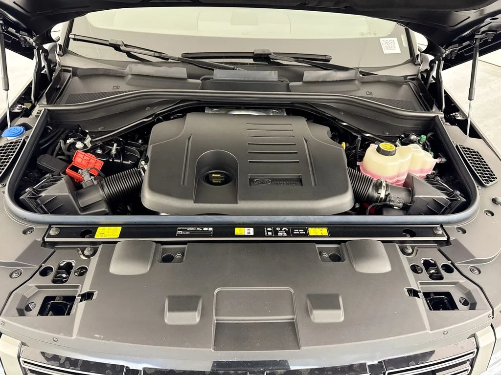 New 2026 Carpathian Grey Land Rover SE image 32