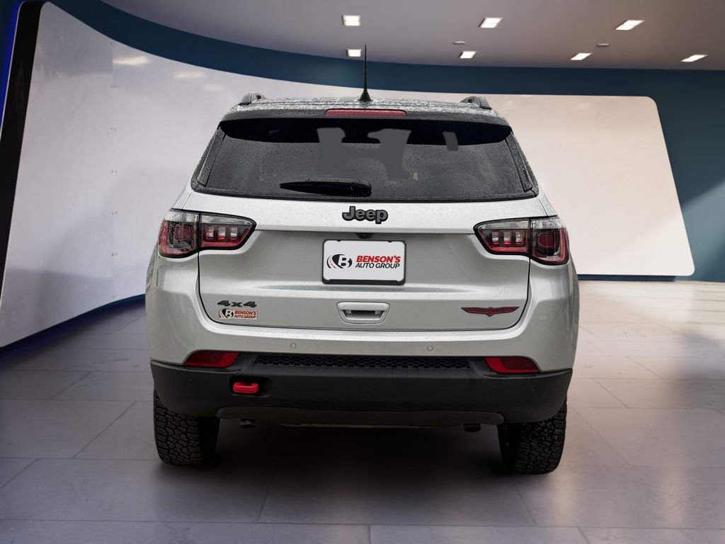 Used 2025 Silver Jeep Trailhawk image 4