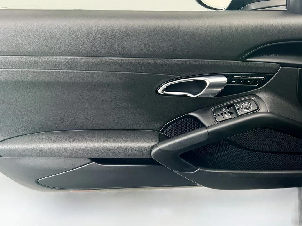 Used 2017 Black Porsche  image 20
