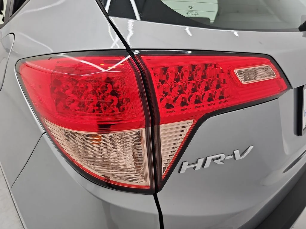Used 2018 Silver Honda LX image 37
