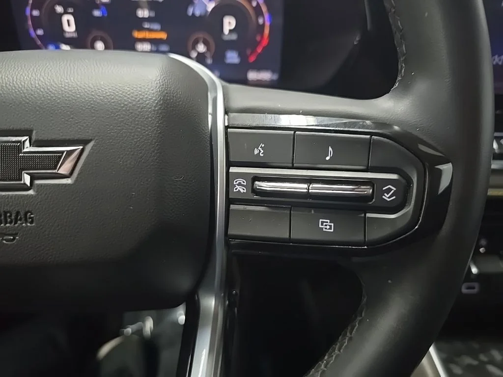 Used 2024 Blue Chevrolet ZR2 image 23