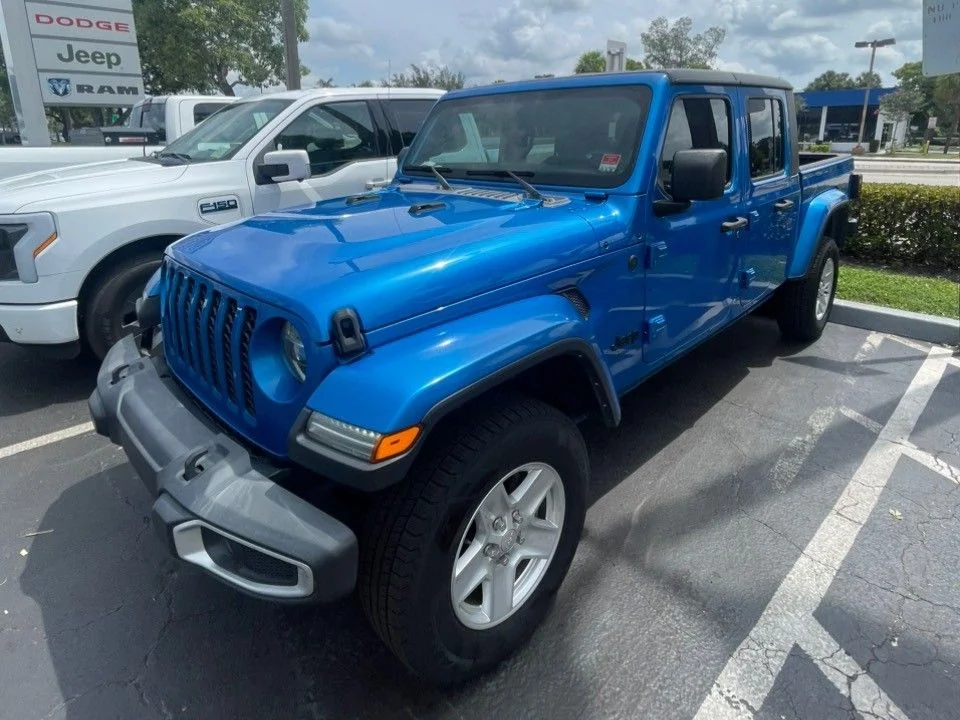 Used 2022 Blue Jeep Sport image 1