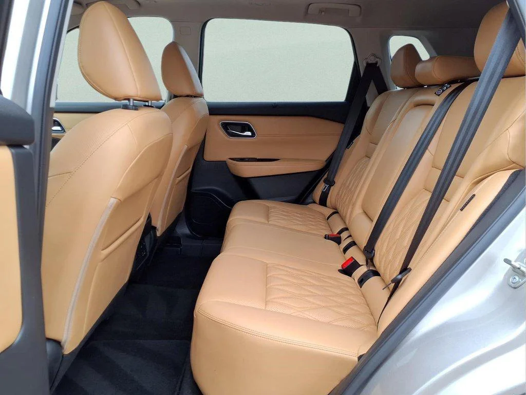 Used 2022 Champagne Silver Metallic Nissan Platinum FWD image 10