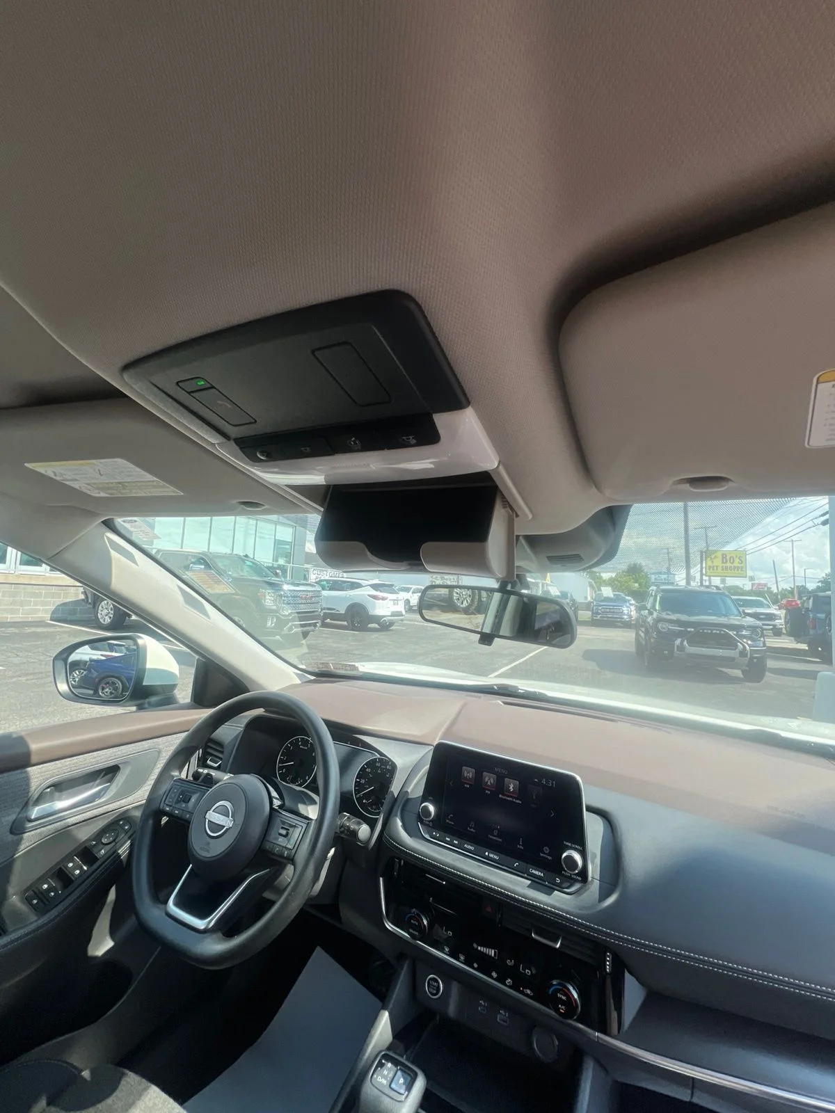 Used 2022 White Nissan SV image 45