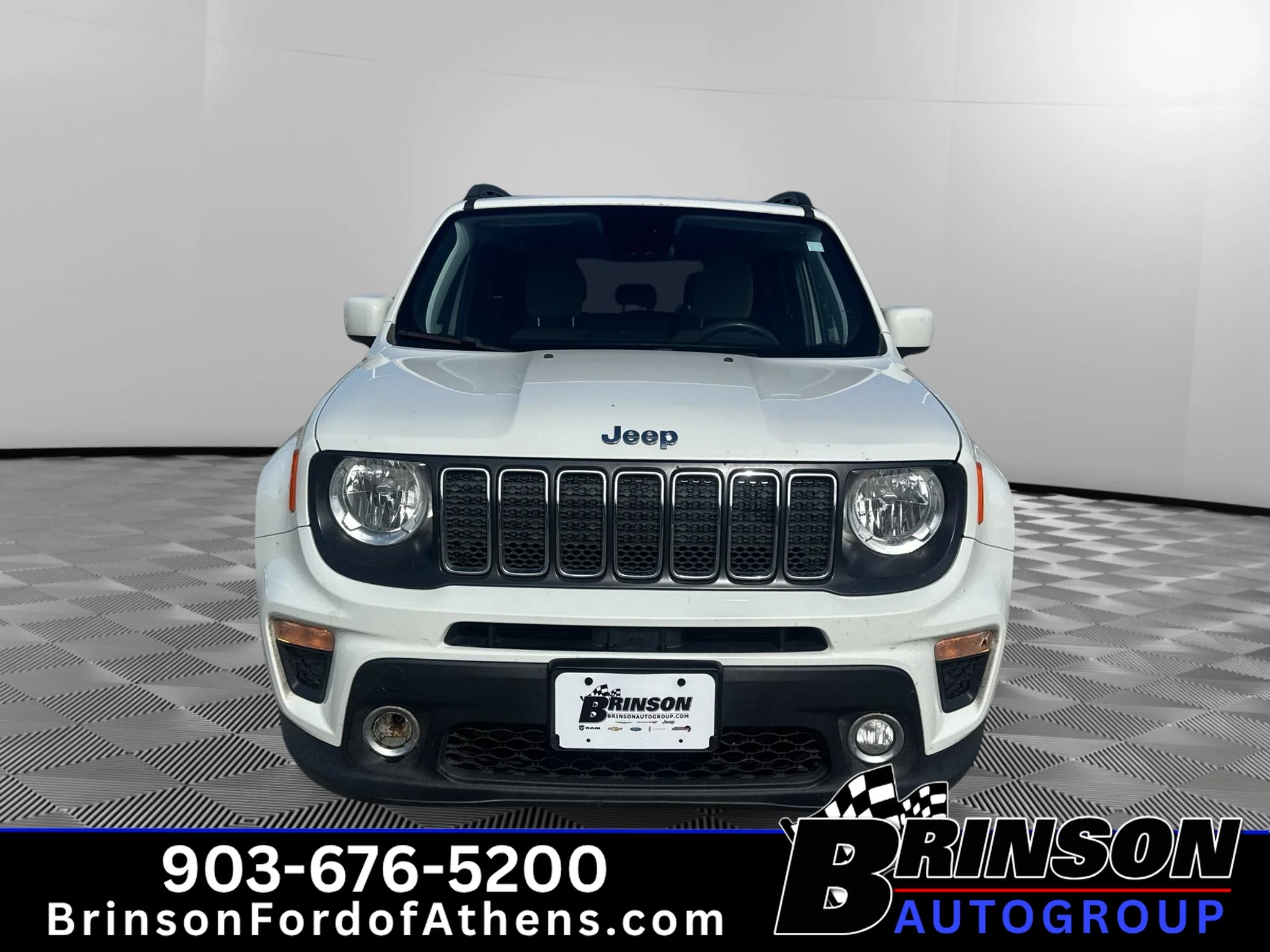 Used 2019 Alpine White Clearcoat Jeep Latitude image 2
