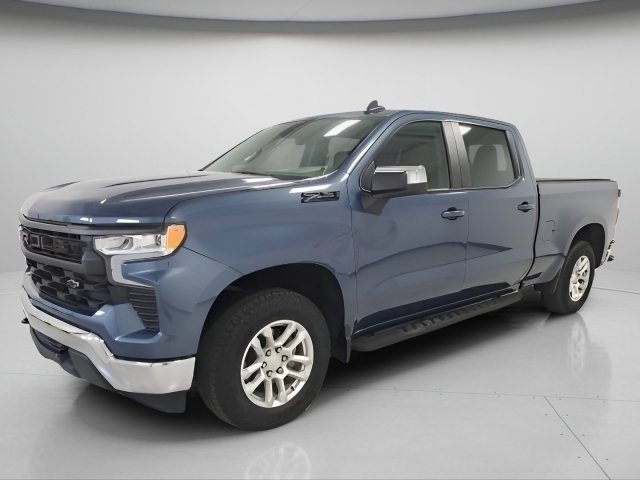 Used 2024 Lakeshore Blue Metallic Chevrolet LT image 3