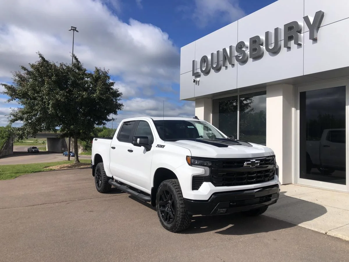 New 2026 White Chevrolet 4wd Crew Cab 147" Lt image 1