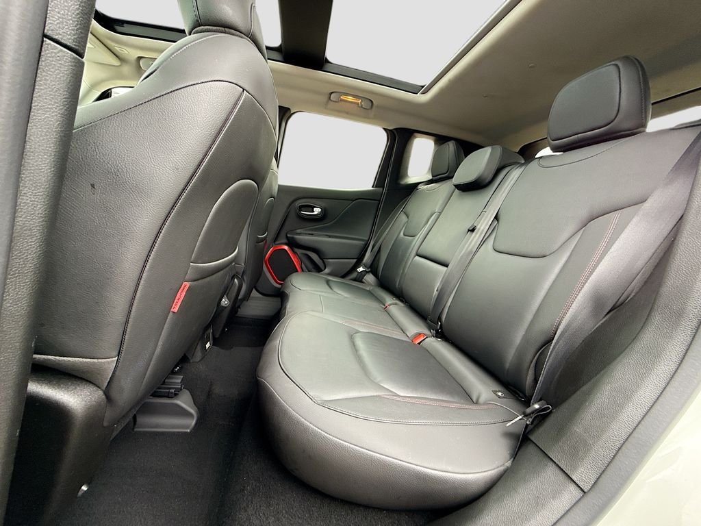 Certified Used 2019 Alpine White Clearcoat Jeep Trailhawk image 25