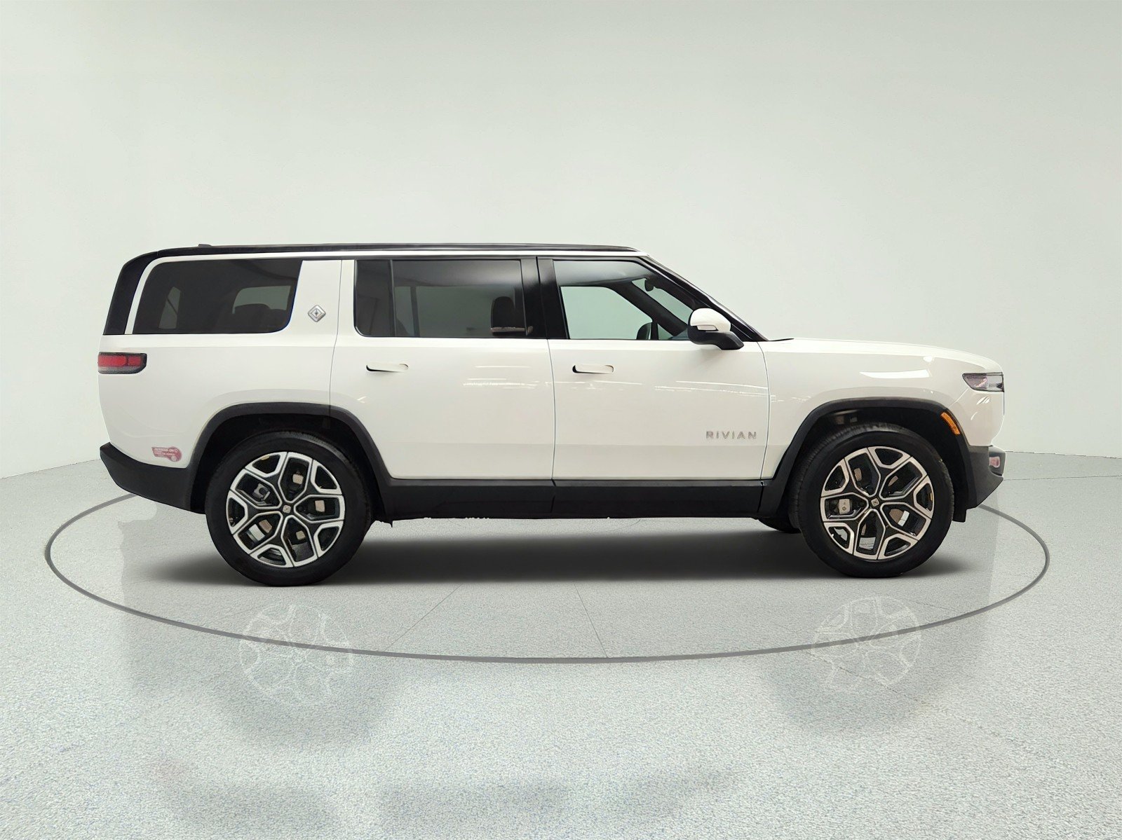 Used 2025 Glacier White Rivian Adventure image 4