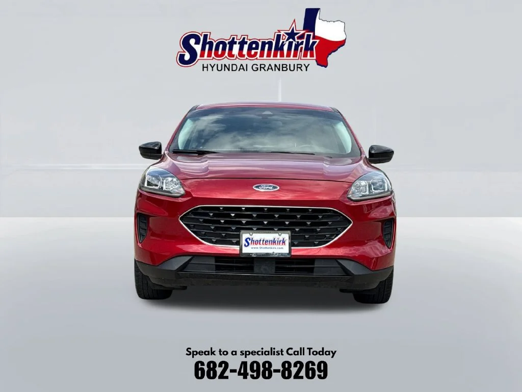 Used 2022 Red Ford SE image 2