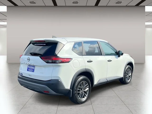Used 2023 White Nissan S image 3