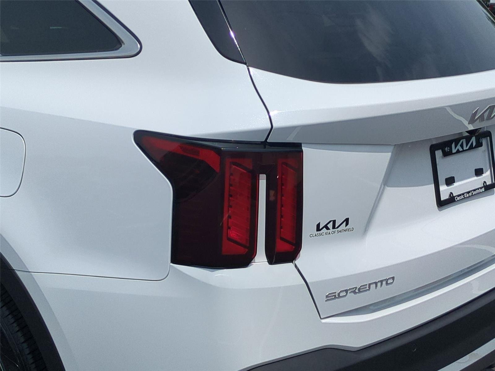 Used 2025 Glacial White Pearl Kia S image 24