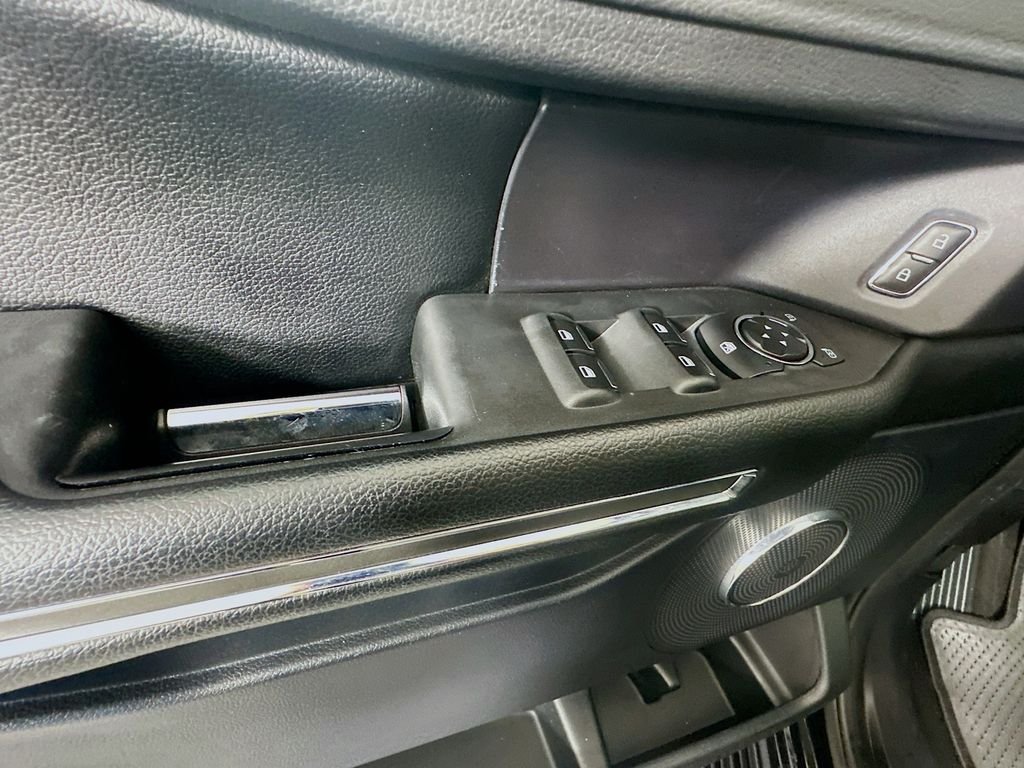 Used 2020 Black Ford XLT image 23