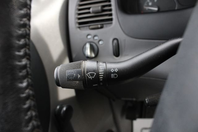 Used 2000 Green Ford XLT image 10