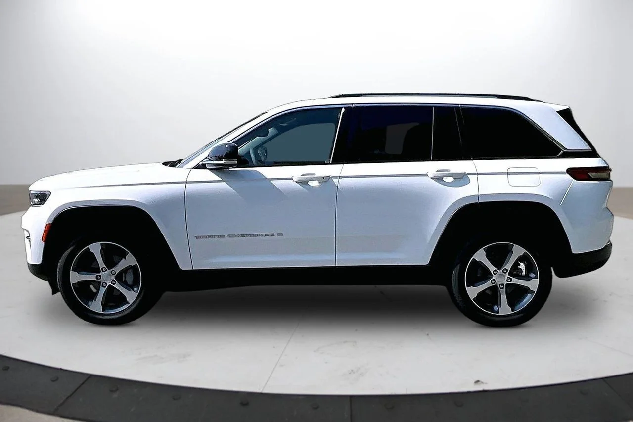 Certified Used 2023 White Jeep Limited image 5