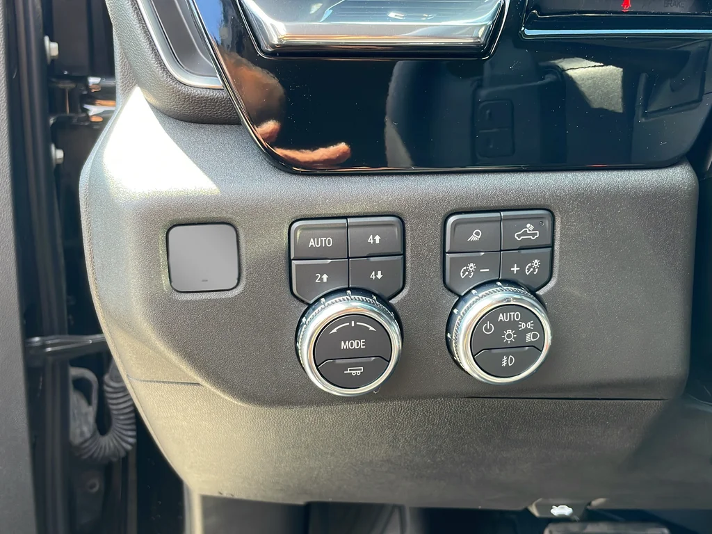 Used 2025 Black GMC Elevation image 19