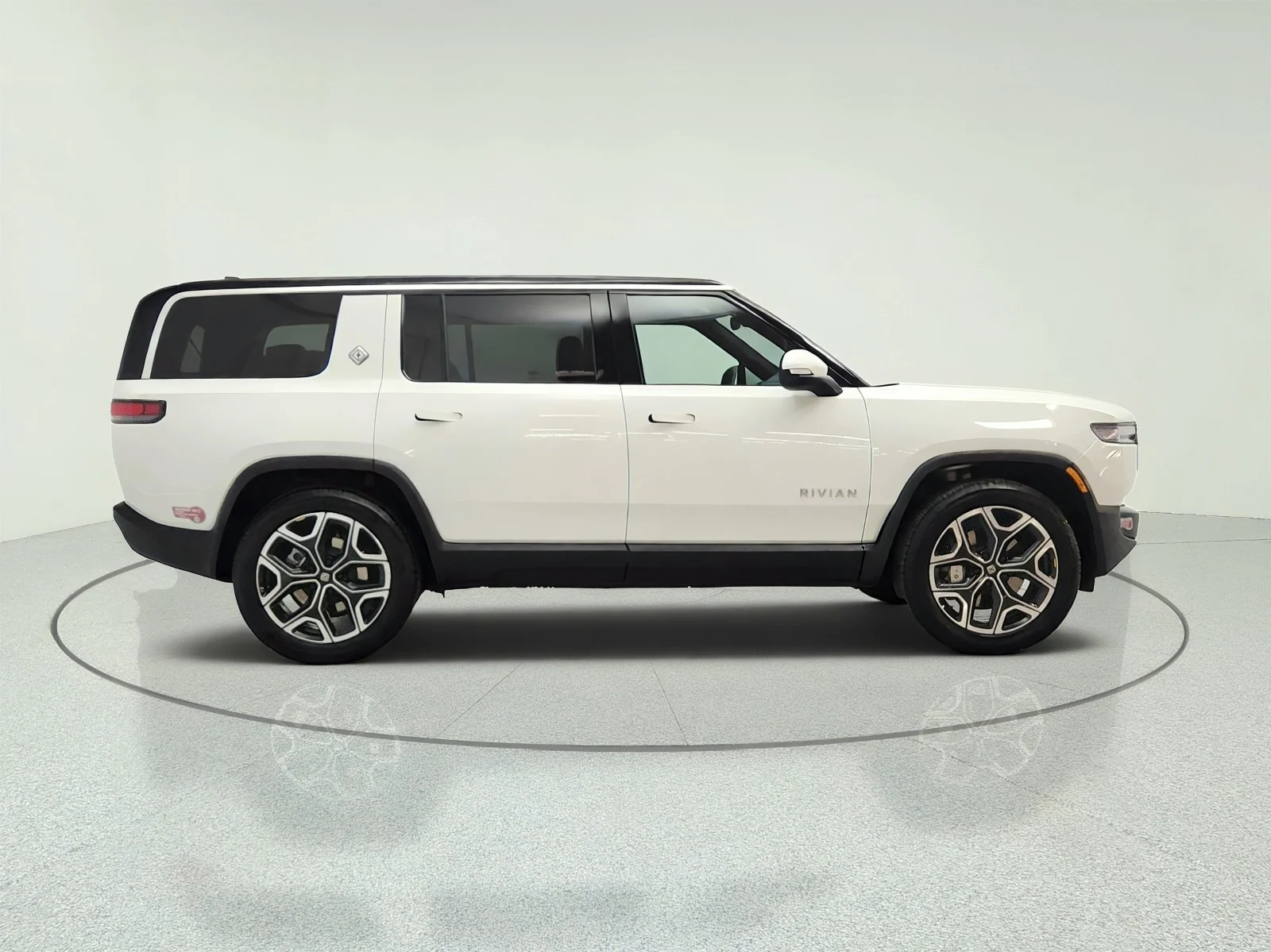 Used 2025  Rivian Adventure image 4