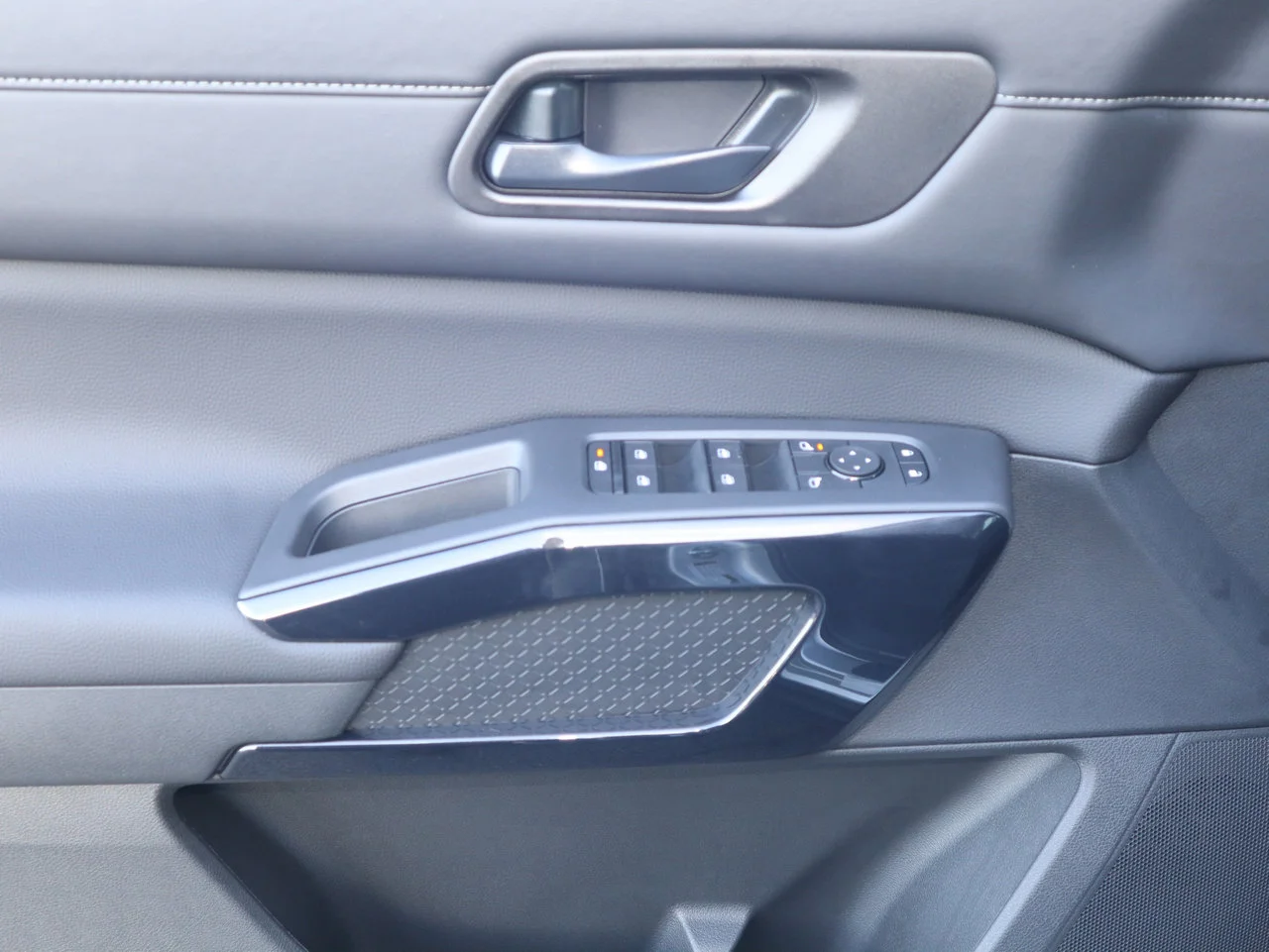 New 2025 Gun Metallic Nissan SV image 13
