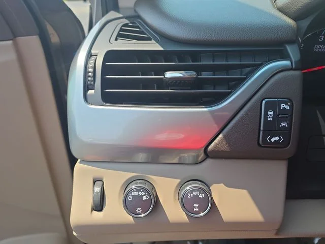 Used 2018 Gray Chevrolet LT image 27