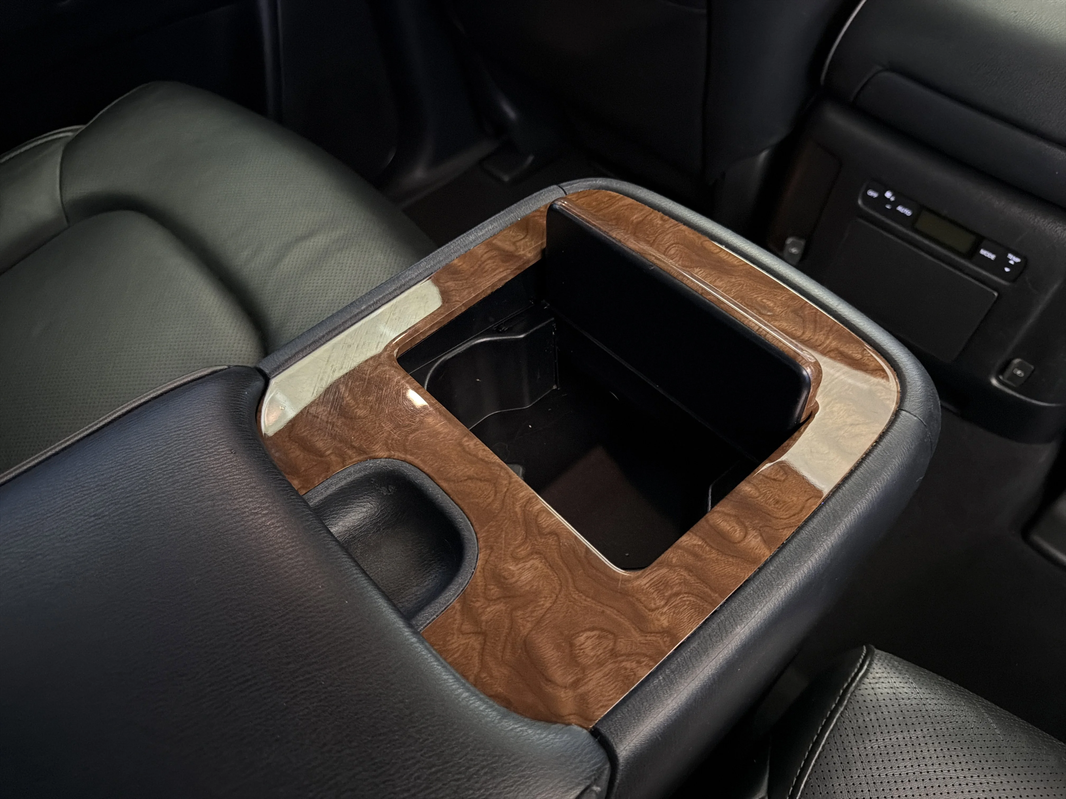 Used 2019 Liquid Platinum INFINITI LUXE image 28