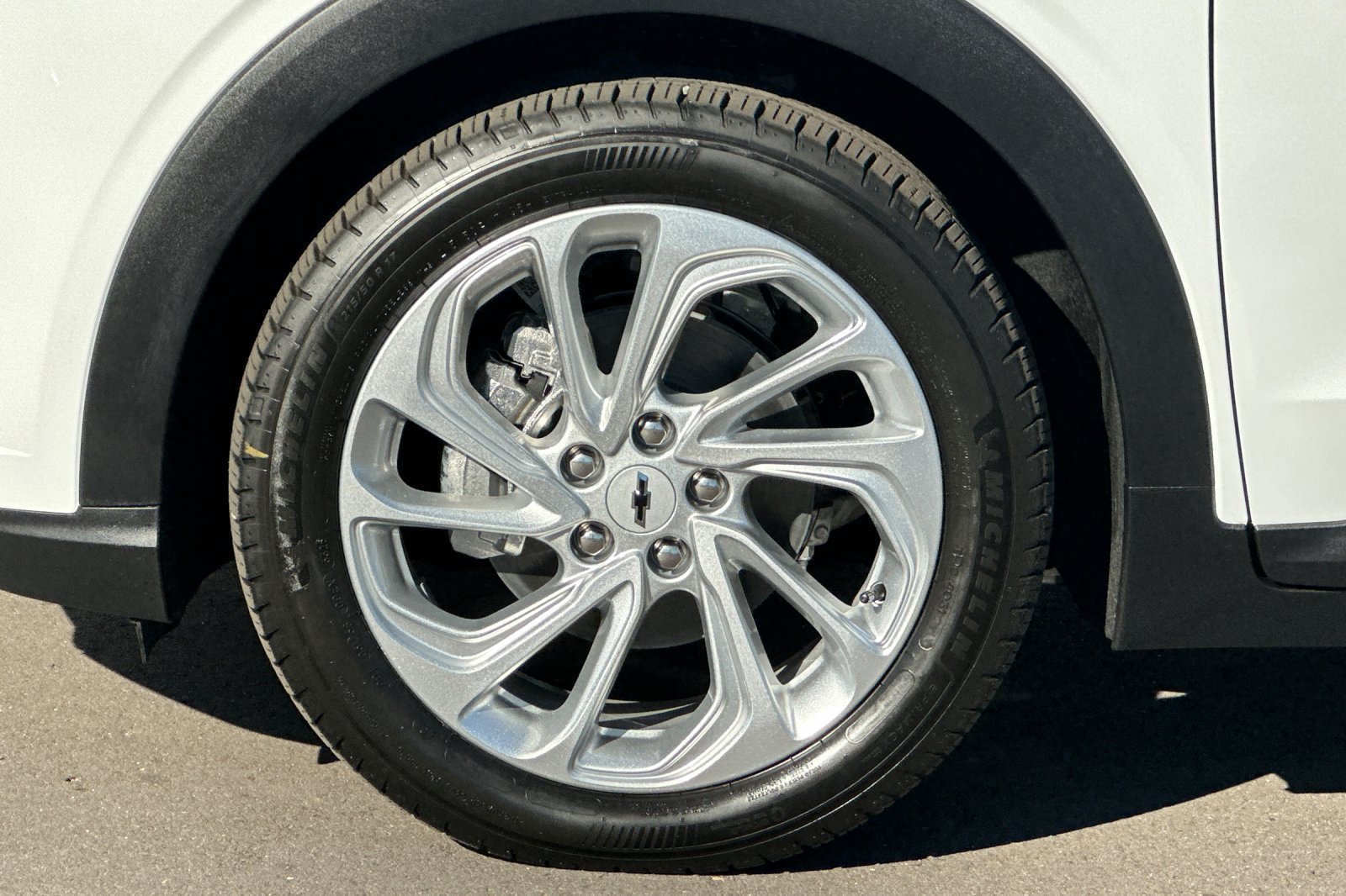 2027 Chevrolet Bolt LT - Photo 25