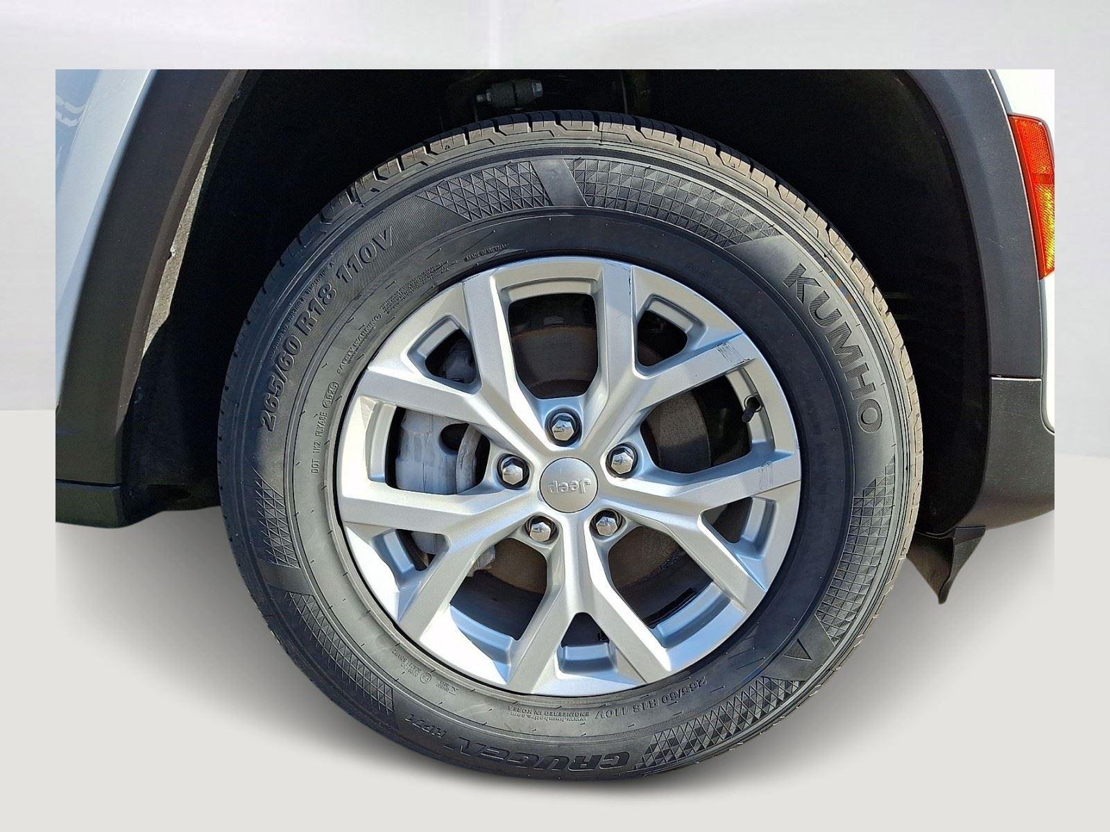 Certified Used 2023 Bright White Clearcoat Jeep Limited image 9