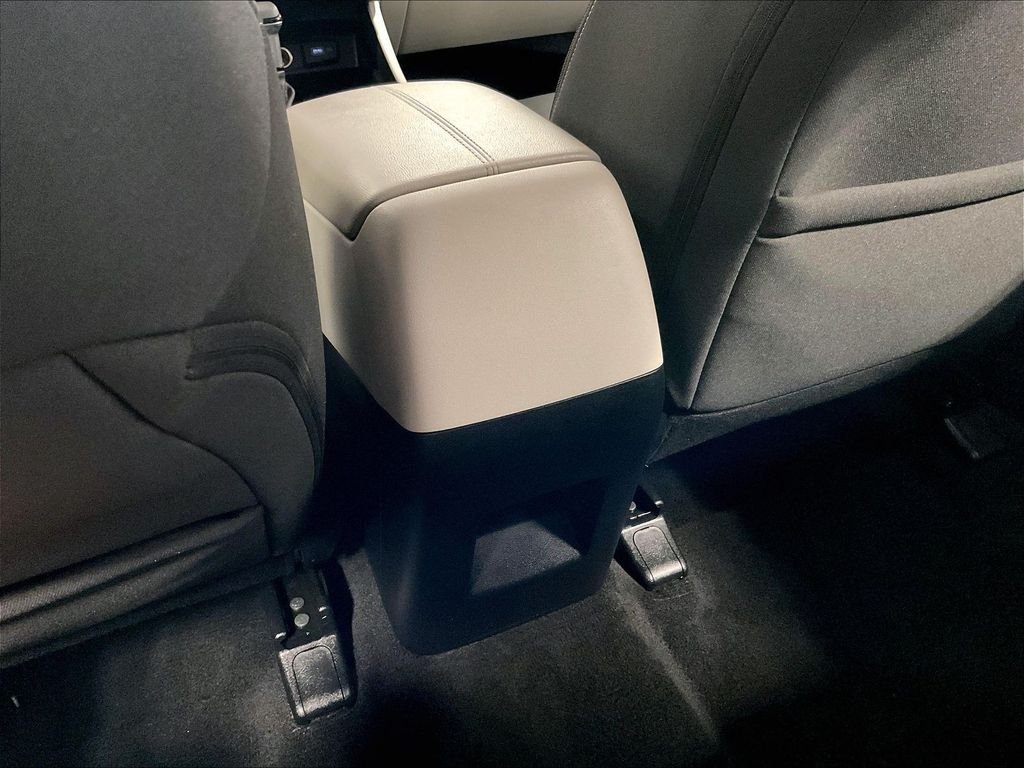 Certified Used 2023 White Hyundai SE image 27