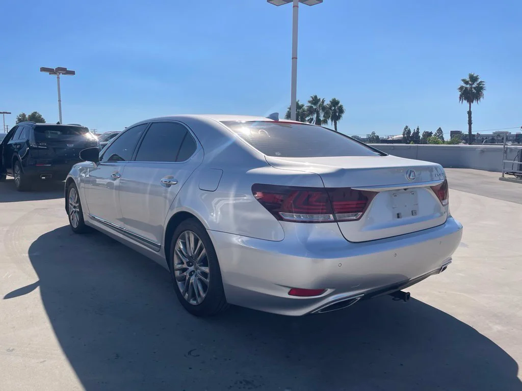 Used 2015 Liquid Platinum Lexus 460 L image 4