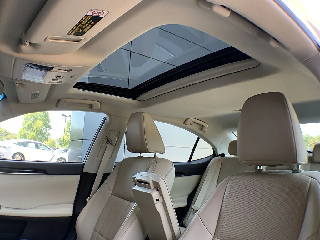 Used 2018 Eminent White Pearl Lexus 350 image 22