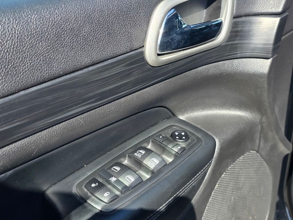 Certified Used 2020 Black Jeep Altitude image 14