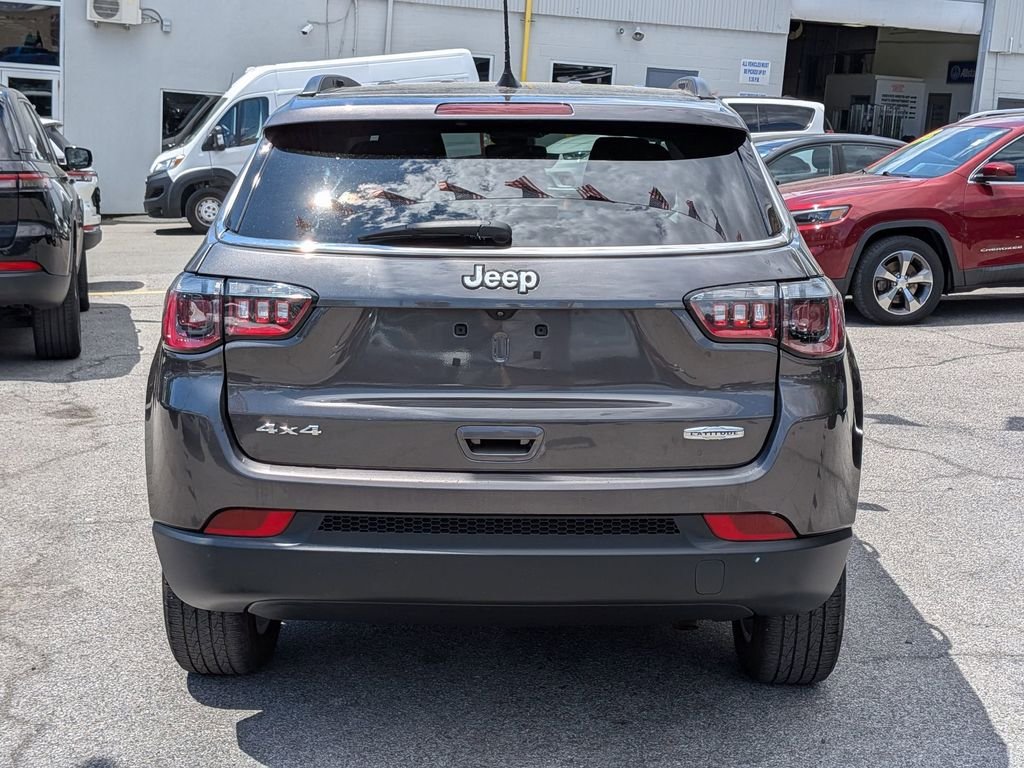 Certified Used 2022 Gray Jeep Latitude image 7