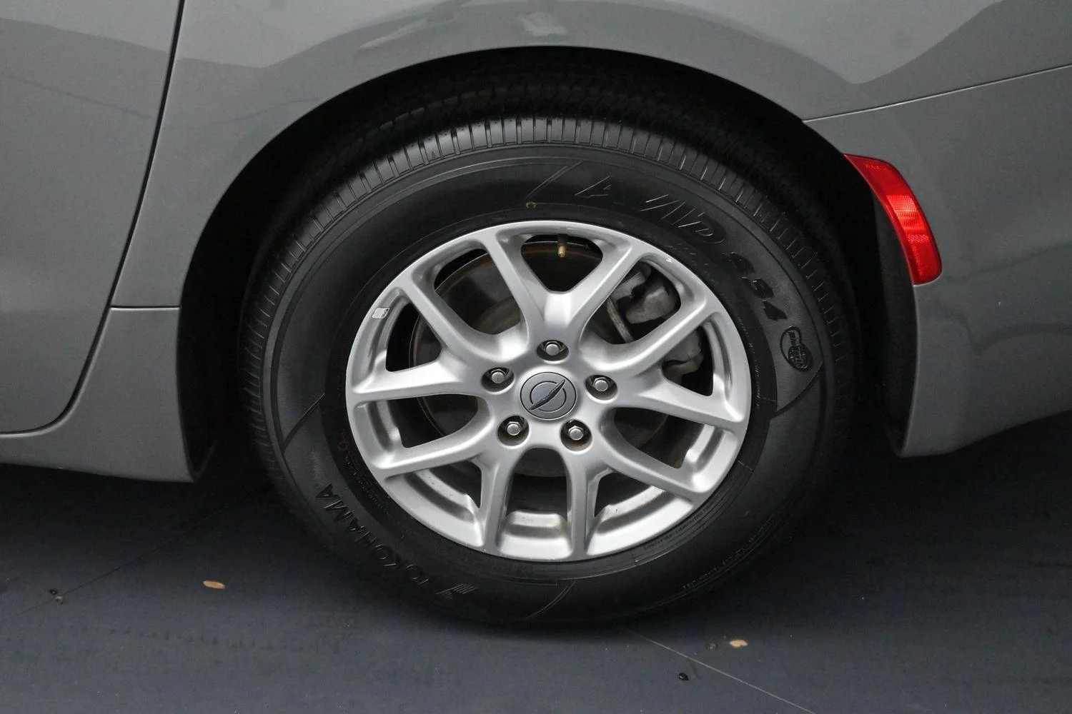 Used 2025 Gray Chrysler Select image 60
