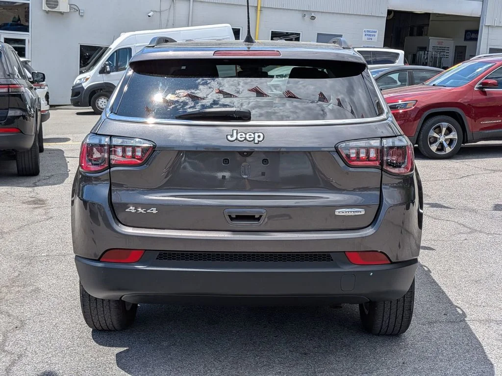 Used 2022 Gray Jeep Latitude image 7