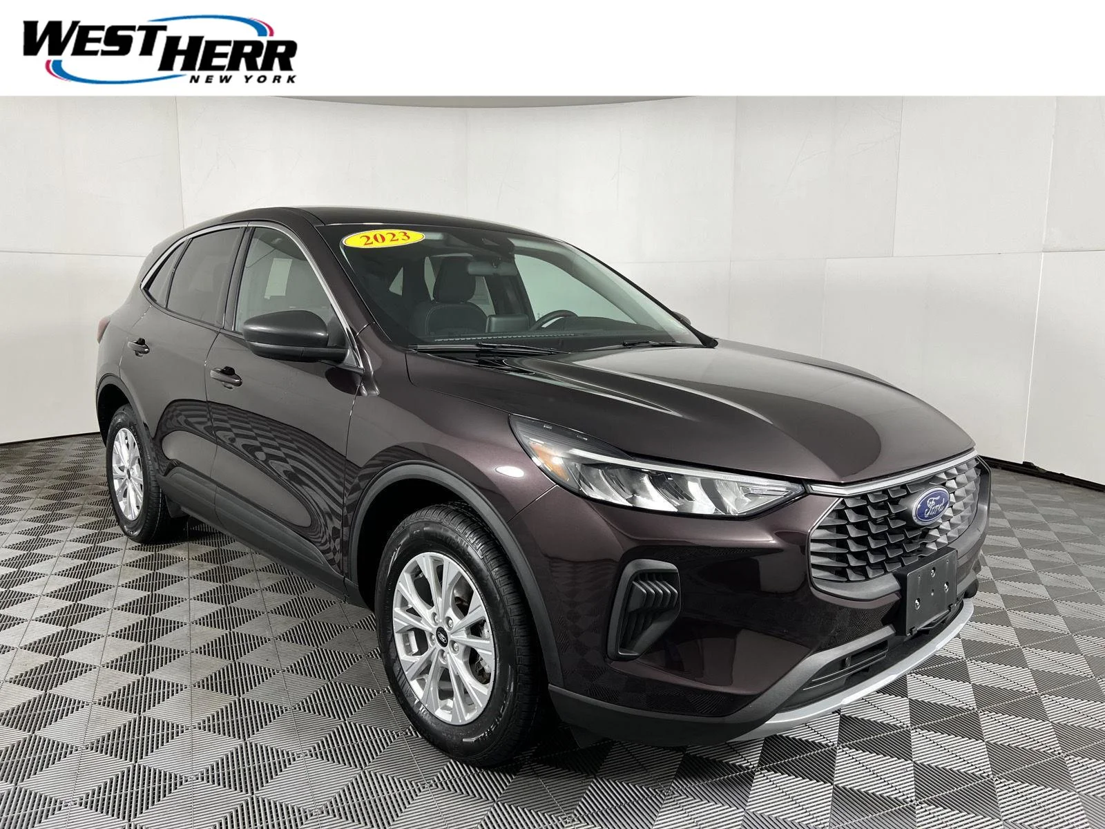 Used 2023 Cinnabar Red Ford Active image 1