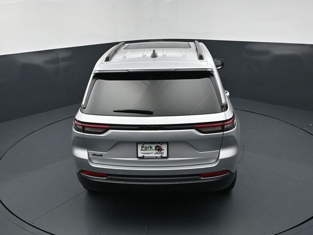 New 2026 Silver Zynith Exterior Paint Jeep Limited image 17