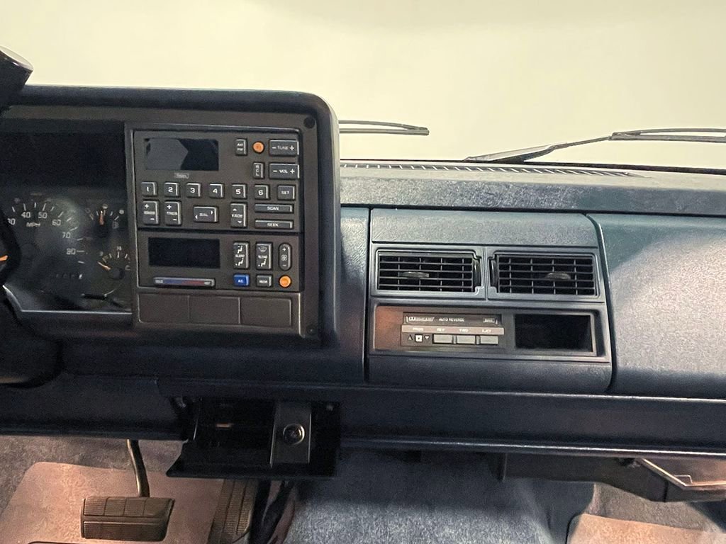 Used 1992  Chevrolet NA image 46