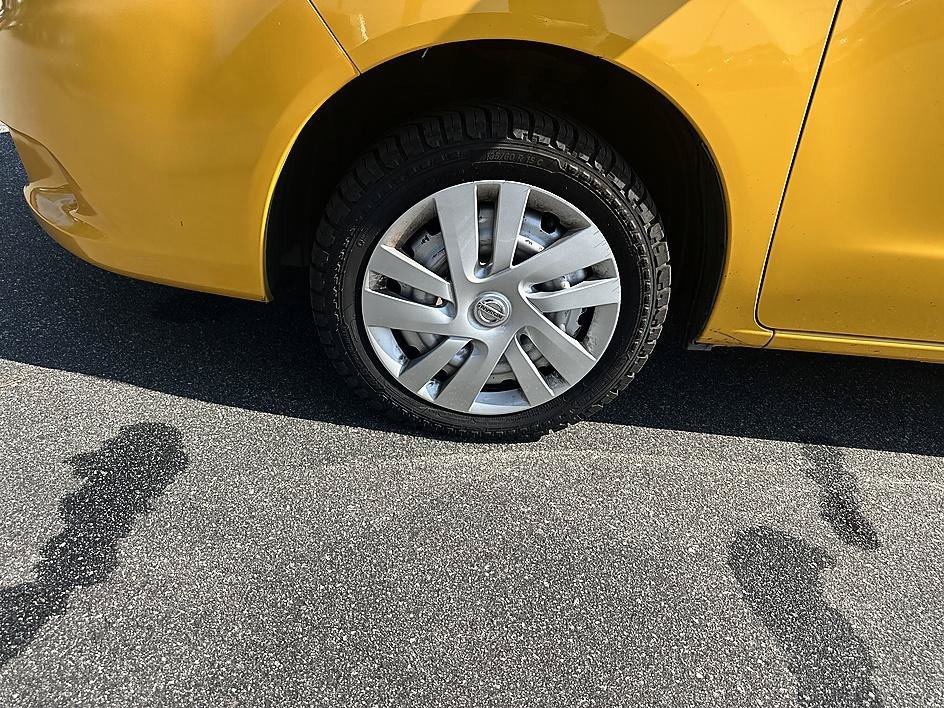 Used 2016 Taxi Yellow Nissan SV image 10