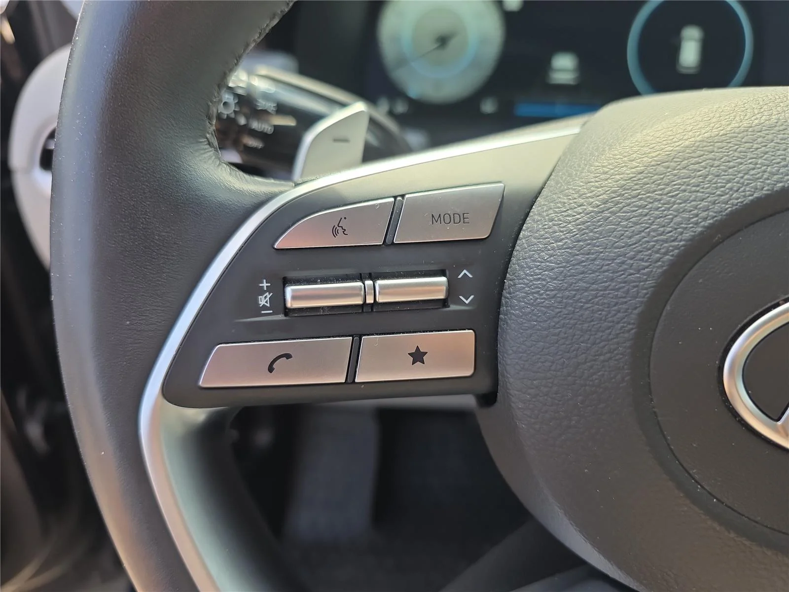 Used 2023 Moonlight Cloud Hyundai SEL image 35