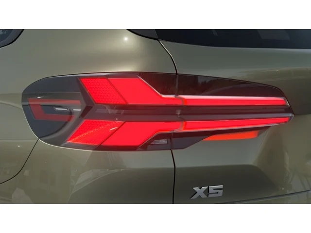 New 2026 Manhattan Green Metallic BMW M60i image 8