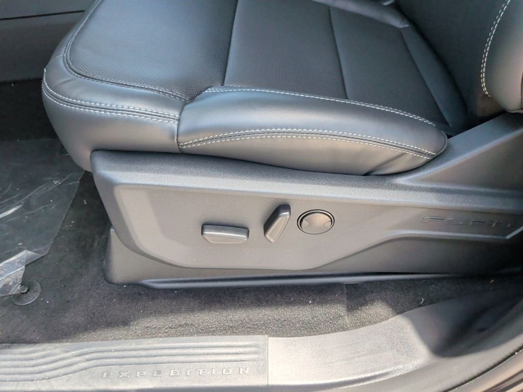 New 2027 Dark Matter Gray Metallic Ford MAX Platinum image 14