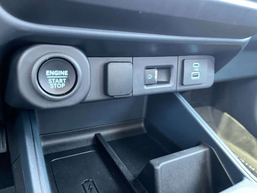 Used 2024 Green Ford Lariat image 28