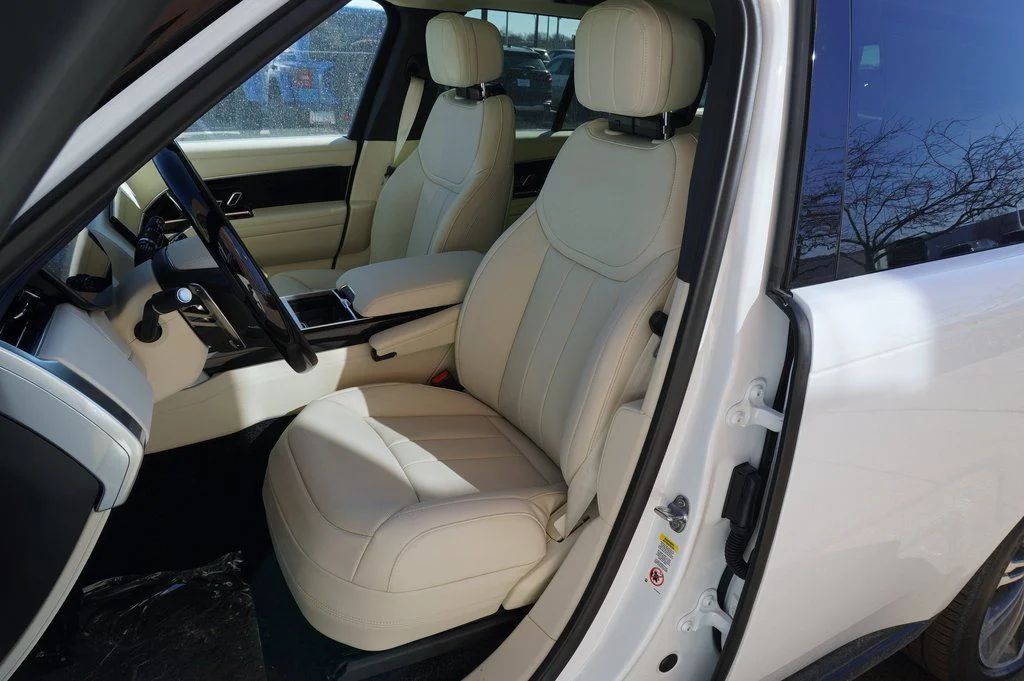 New 2026 Ostuni Pearl White Land Rover SE image 14