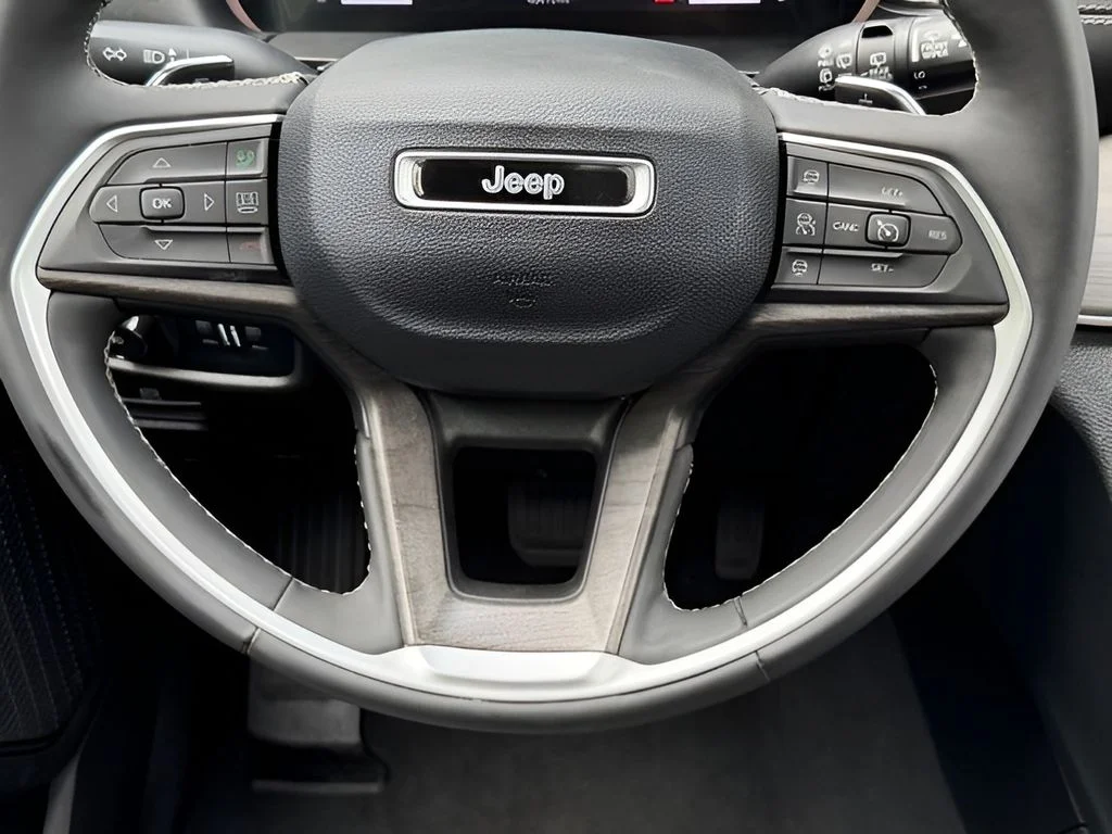 Used 2023 Black Jeep Limited image 31